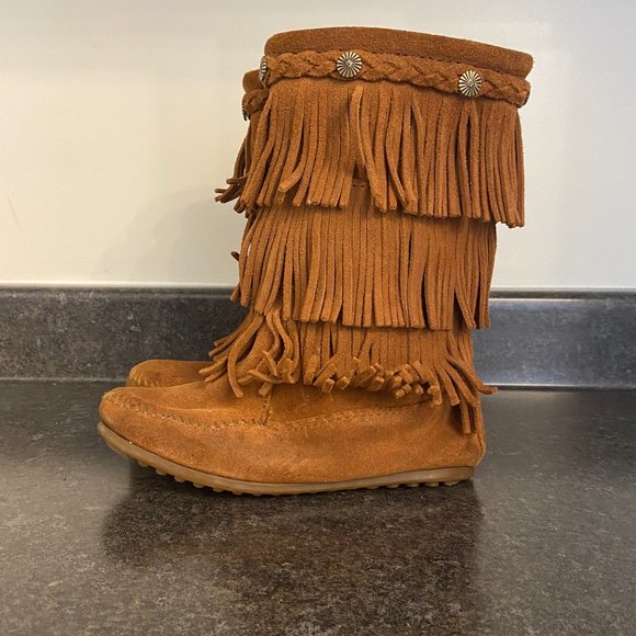 Minnetonka Kids Tall Fringed Moccasins - Size 1 - Picture 4 of 9